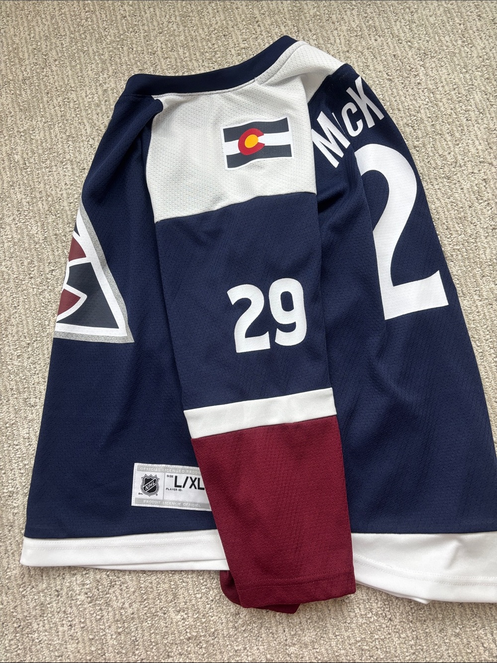 NHL Colorado Avalanche Nathan MacKinnon 29 Youth Alternate Hockey Jersey L/XL - Picture 6 of 6